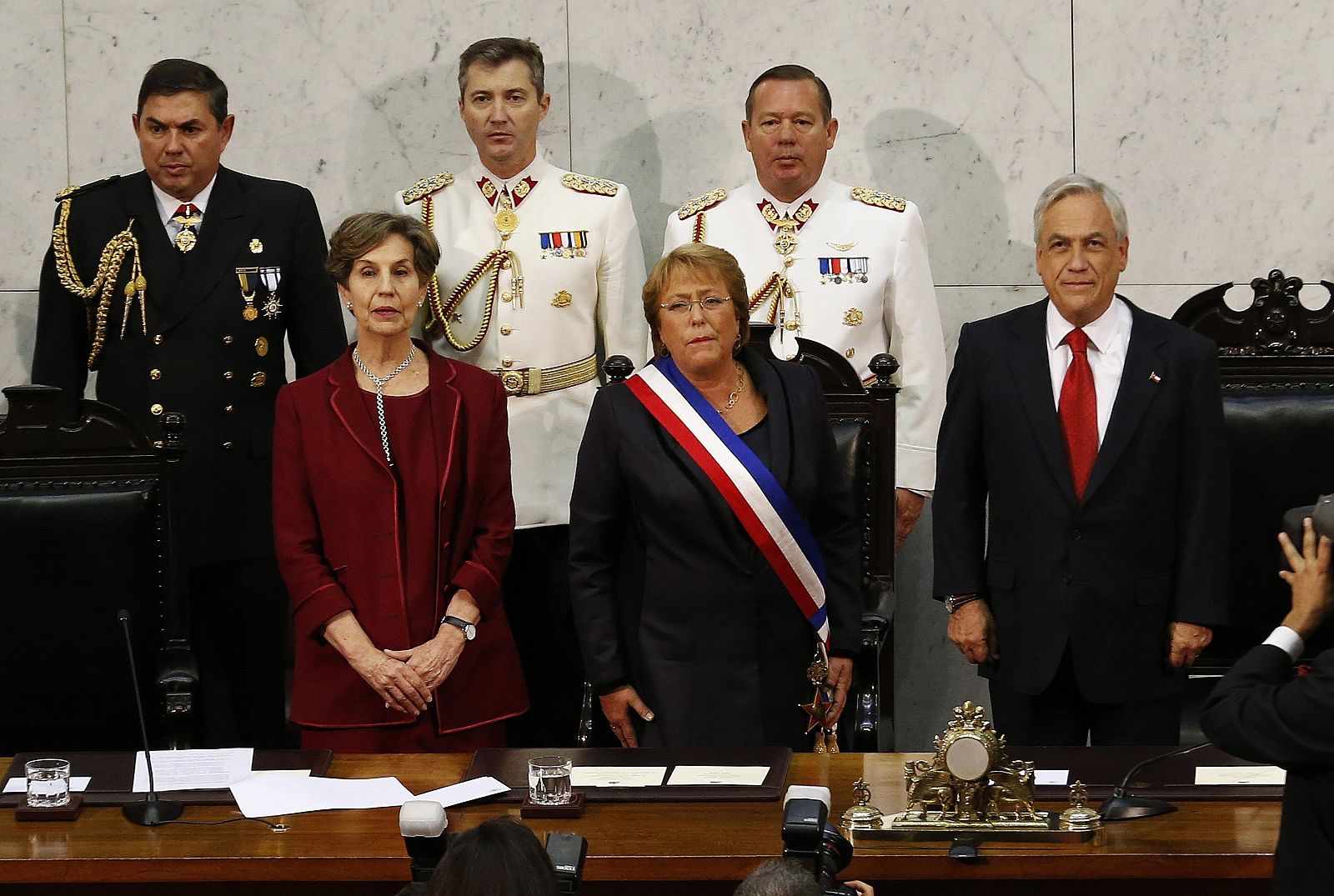 De izquierda a derecha, Isabel Allende, Michelle Bachelet y Sebastián Piñera en la ceremonia de investidura en Valparaíso.