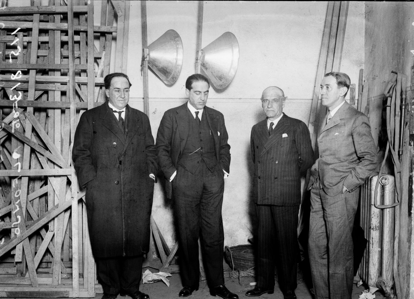 Antonio Machado, Gregorio Marañón, José Ortega y Gasset y Ramón Pérez de Ayala en el Acto de presentación de la Agrupación al Servicio de la República en el Teatro Juan Bravo de Segovia, 14 de febrero de 1931. Fondo 'Archivo Fotográfico Alfonso'.