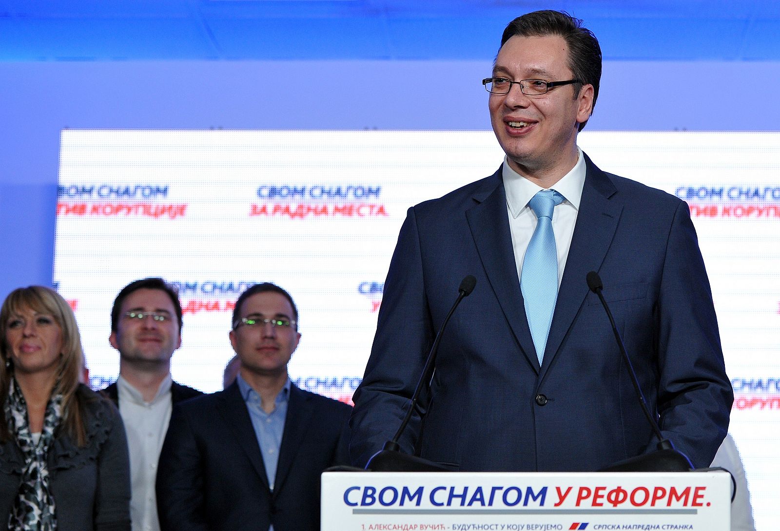 El primer ministro electo de Serbia, Aleksandar Vucic, durante la rueda de prensa en la sede de su partido tras conocerse los primeros resultados de las elecciones legislativas que le otorgan una amplia mayoría.