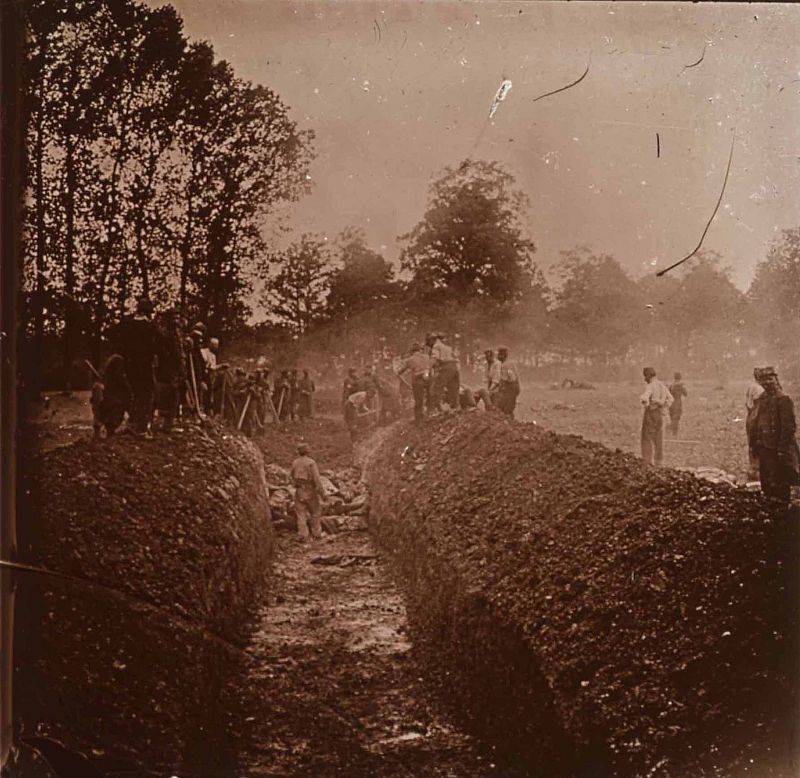 Fosa común de la batalla del Marne, 1914.