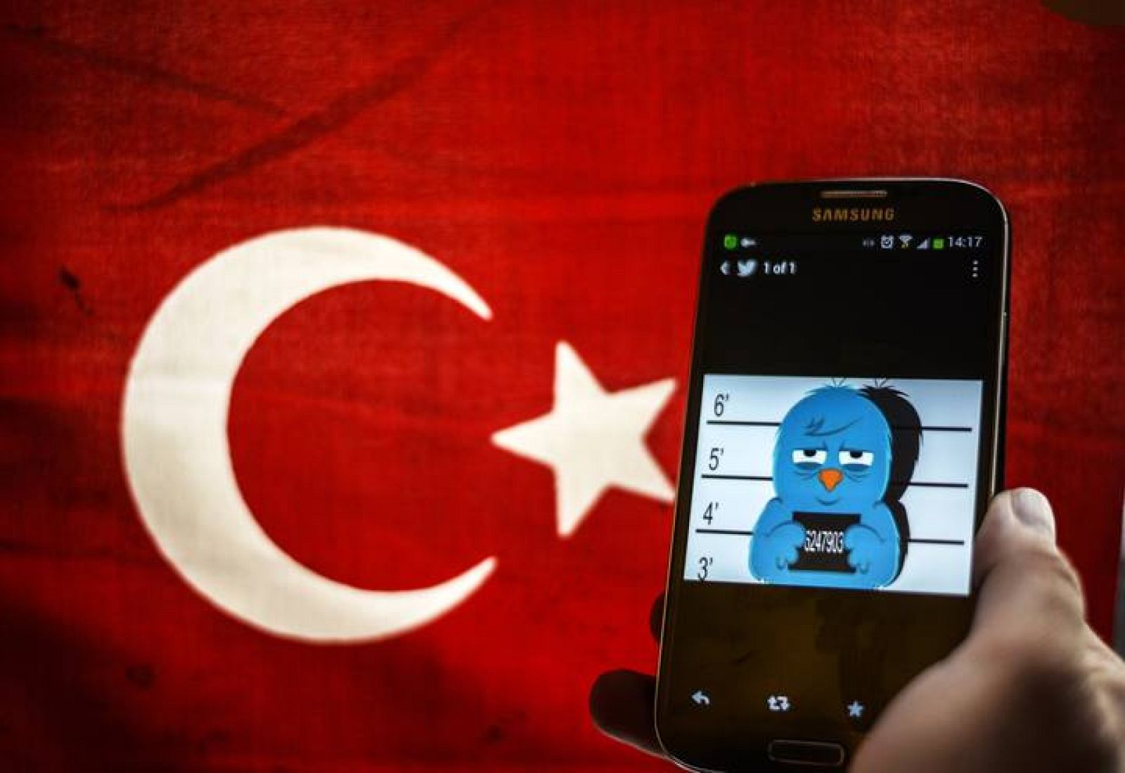 Imagen difundida por teléfono móvil para denunciar el cierre de Twitter en Turquía. 