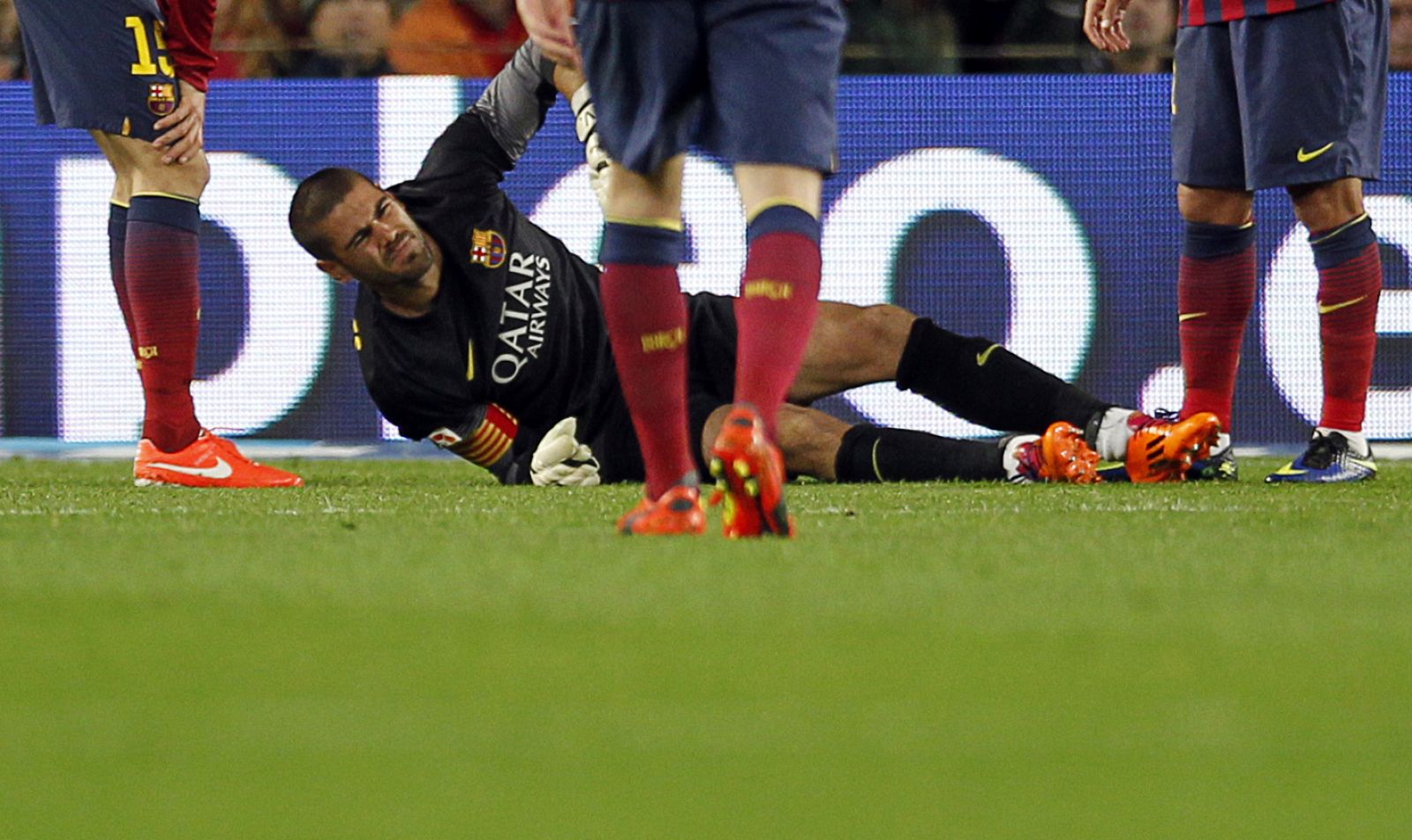 Valdés en el suelo tras la caída que le provocó la rotura de ligamento cruzado anterior.