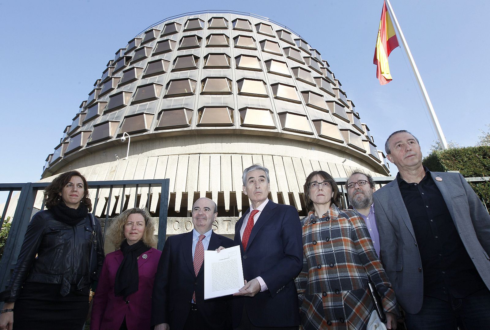 Grupos de la oposición presentan recurso de inconstitucionalidad contra la ley de reforma local.