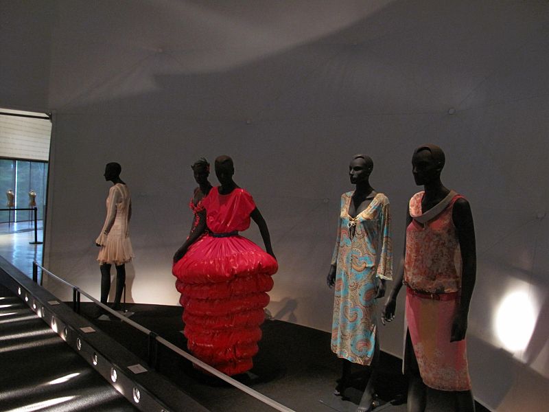 Diseños expuestos en la cúpula del Museo del Traje.