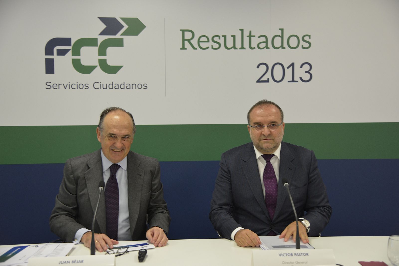 Juan Béjar, consejero delegado de FCC, y Víctor Pastor, director general Financiero del grupo, durante la presentación de los resultados de 2013