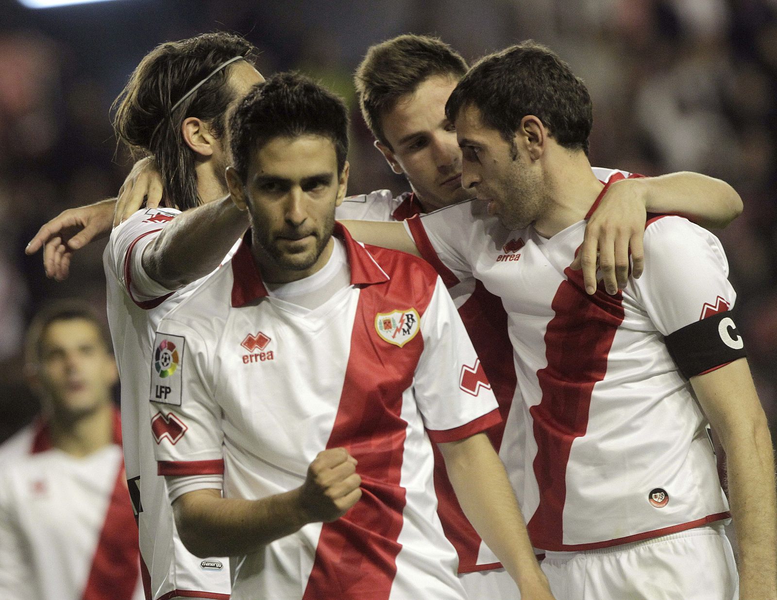 Alberto Bueno (i) celebra su gol, segundo del equipo.