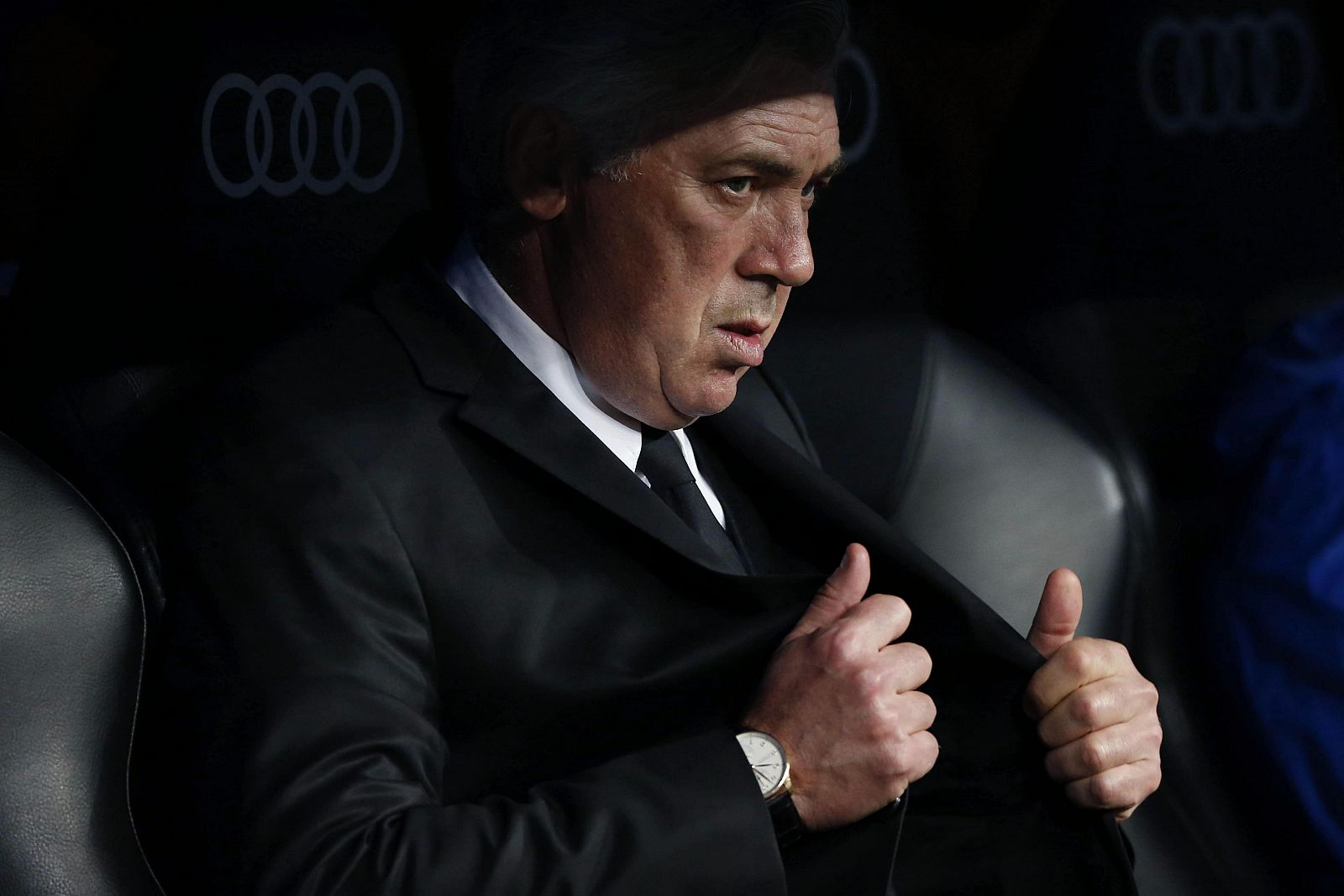 El técnico italiano del Real Madrid, Carlo Ancelotti, durante ante Almería en el estadio Santiago Bernabéu