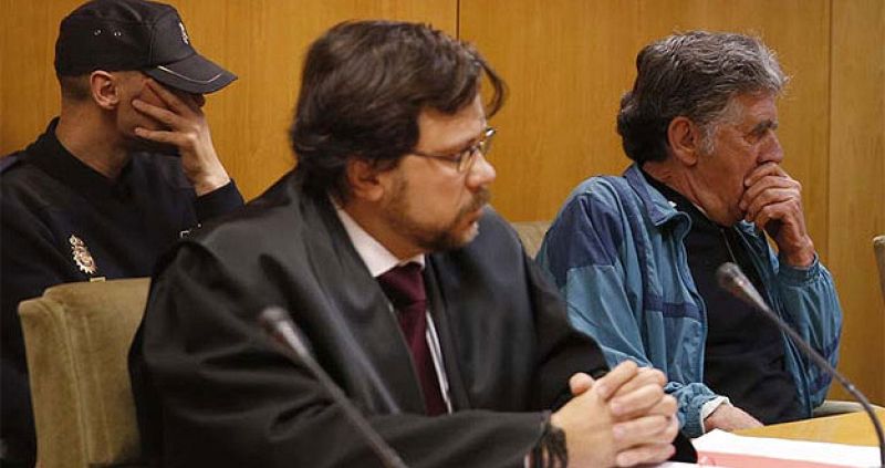 Enrique O.G., a la derecha, durante el juicio por el asalto del domicilio de Bárcenas