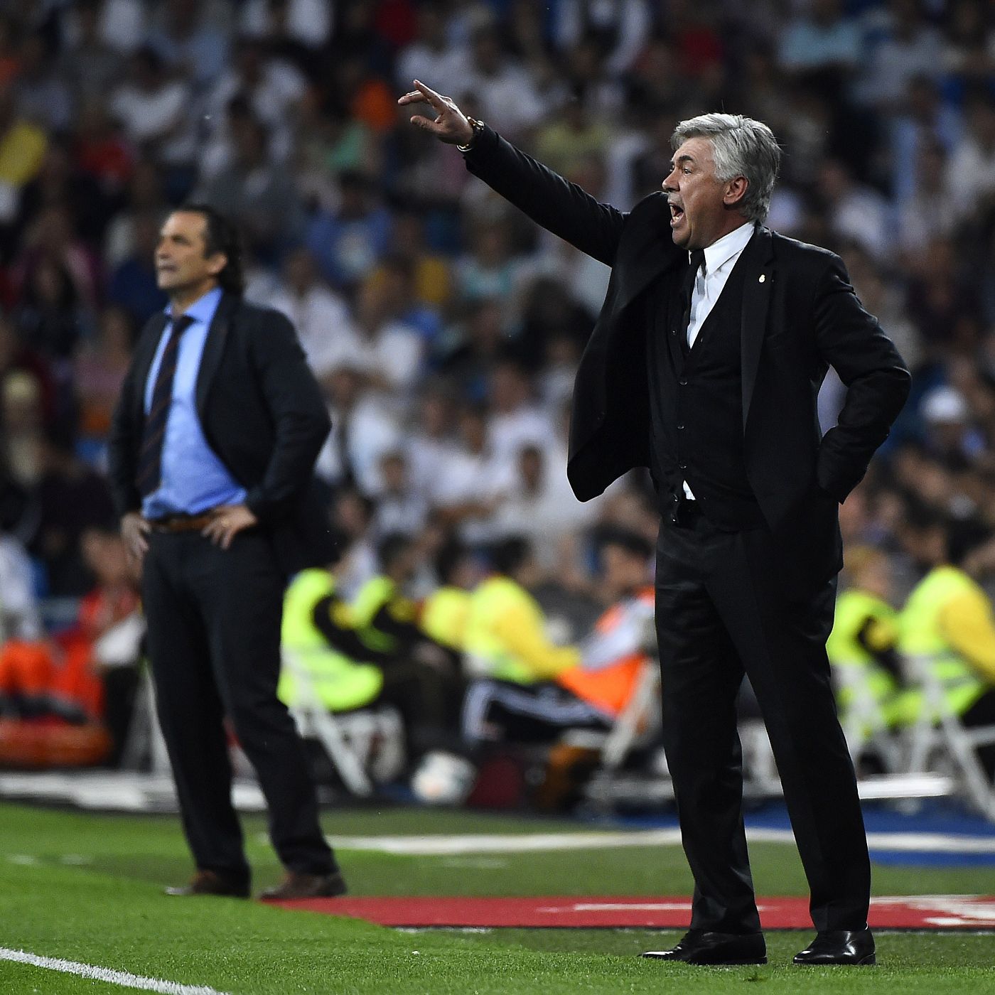 Imagen de Ancelotti y Pizzi durante el partido.