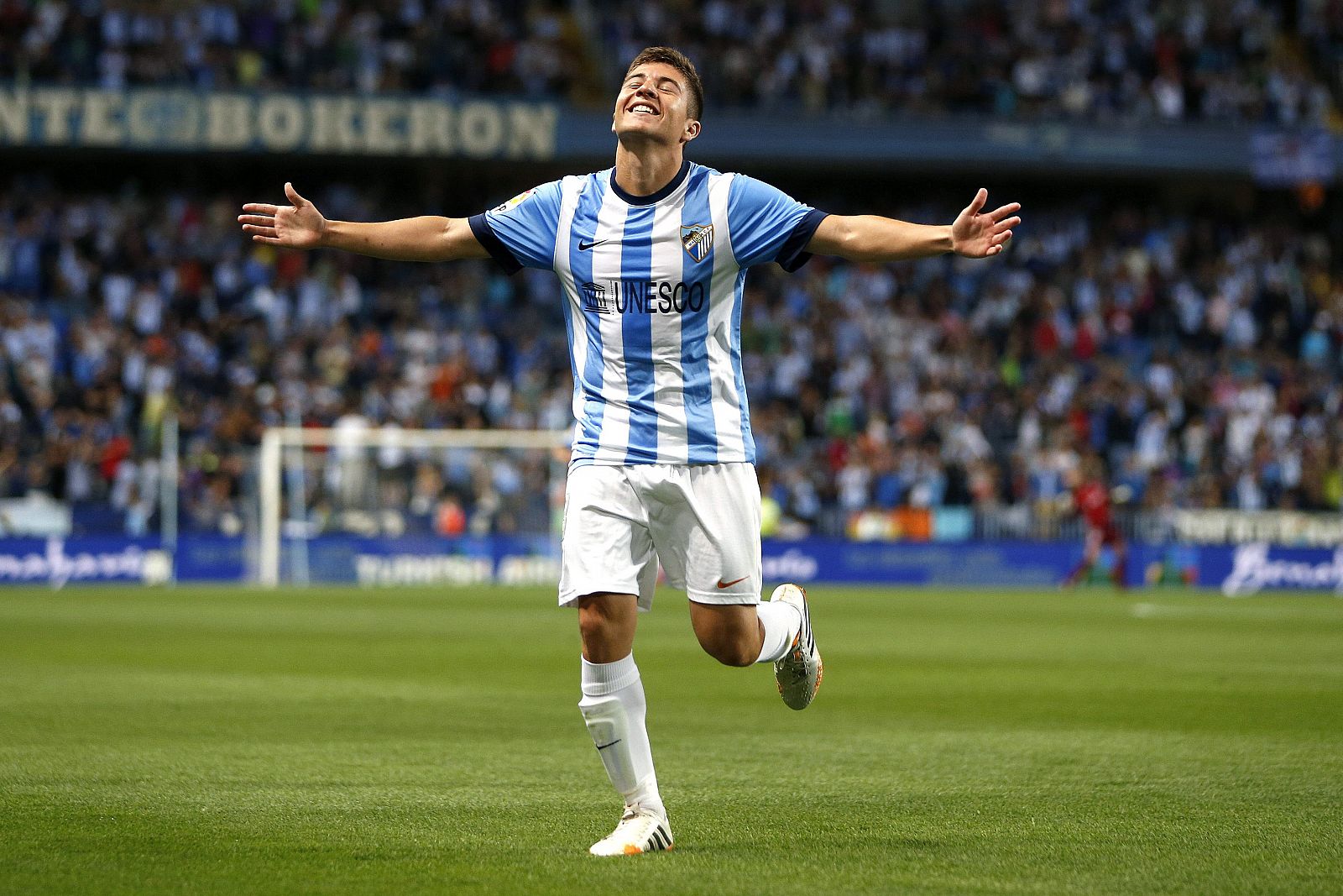 El delantero del Málaga, Francisco Portillo, celebra su gol