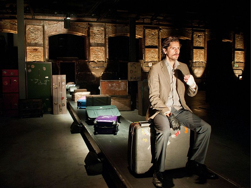 Juan Diego Botto en una escena de 'Un trozo invisible de este mundo'.