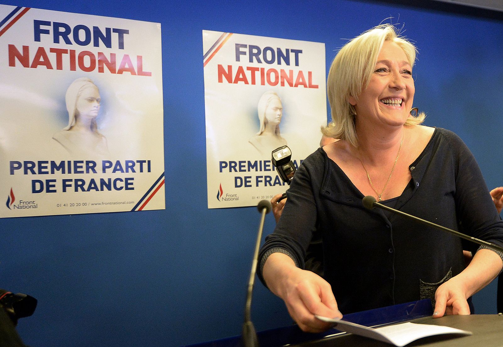 Marine Le Pen celebra los sondeos que sitúan al Frente Nacional como ganador de las elecciones europeas en Francia.