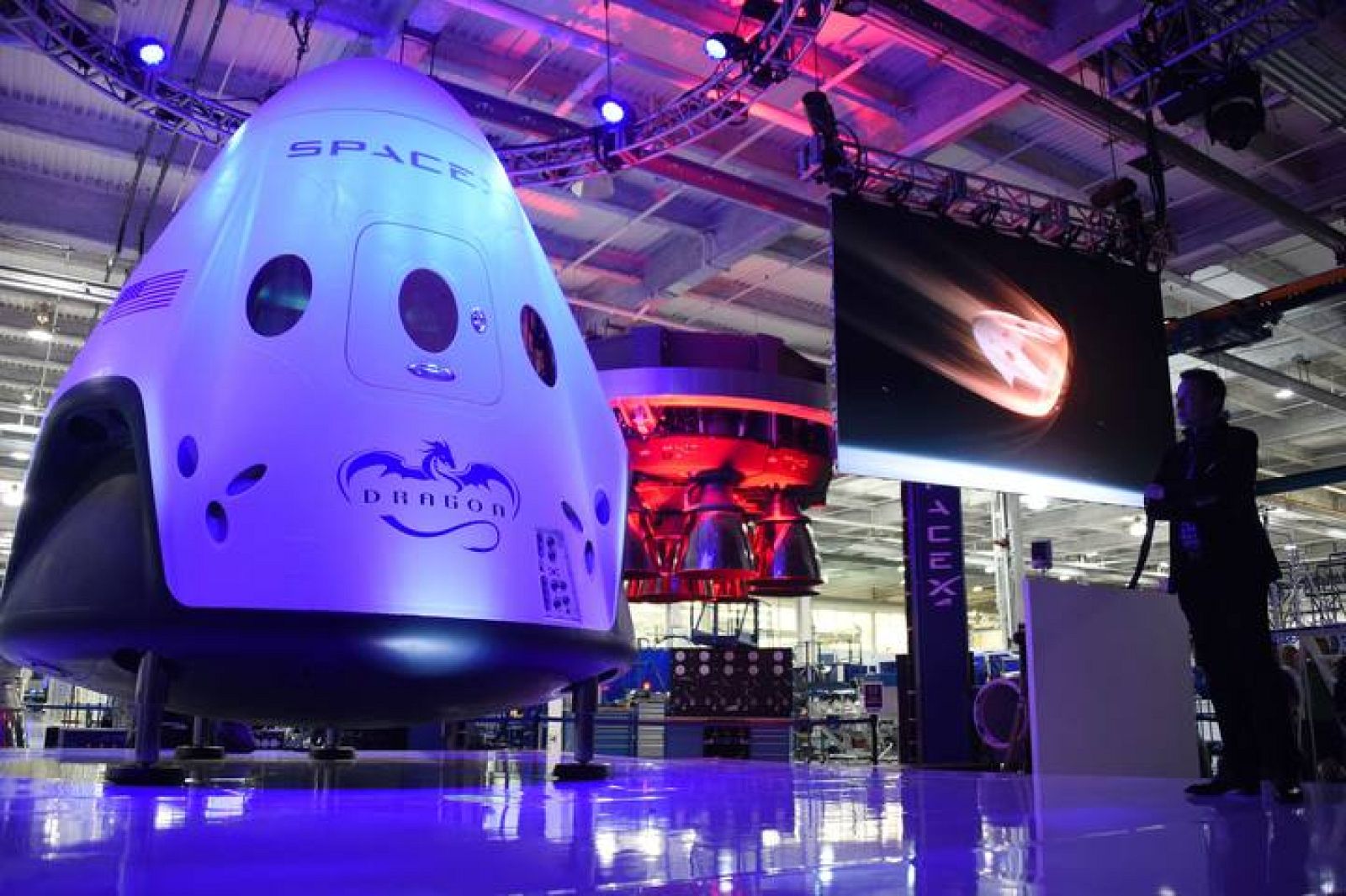 La Dragon V2 está pensada para que la NASA transporte astronautas a la EEI a partir de 2017