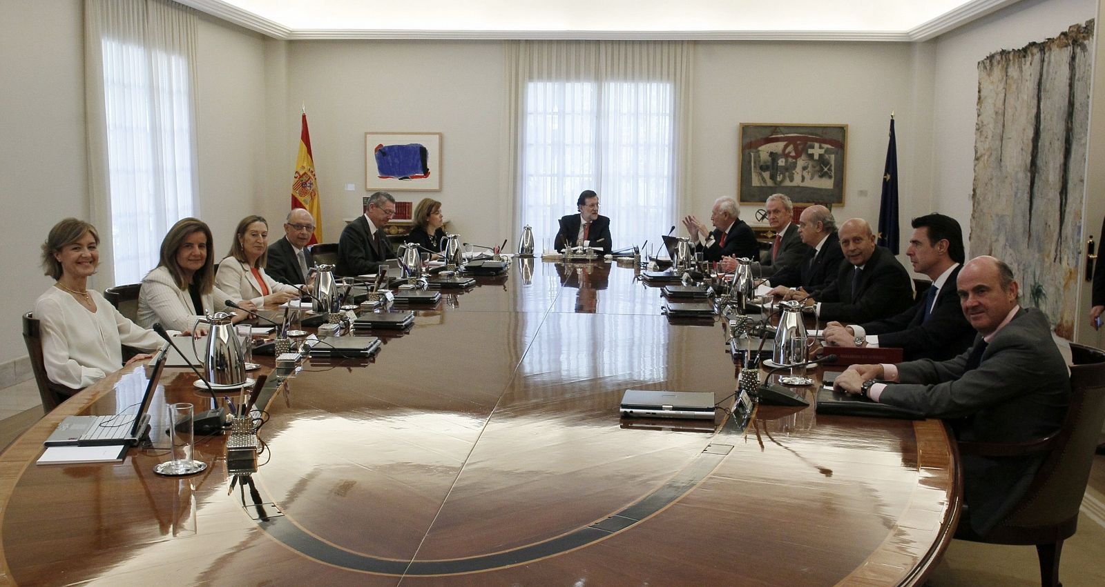 El Consejo de Ministros aprueba la ley orgánica que regula la abdicación del rey en su hijo