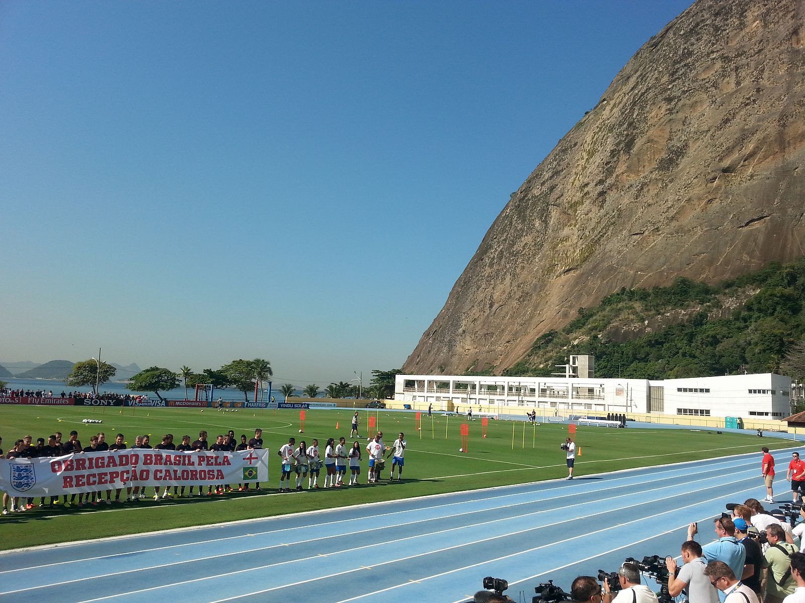 La selección inglesa, en su primer entrenamiento en Río de Janeiro.