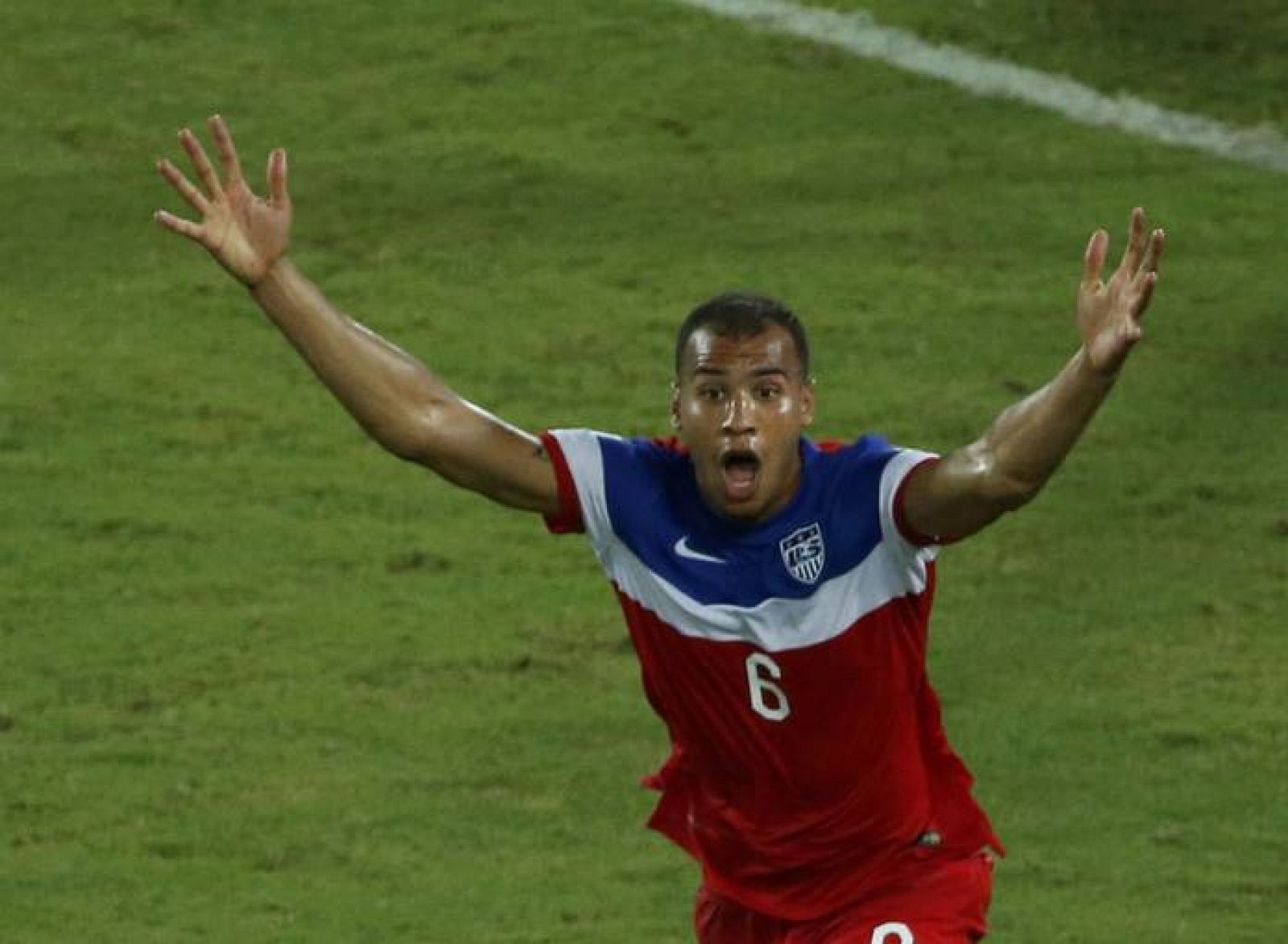 El jugador John Brooks, de la selección de Estados Unidos, celebra el gol de la victoria ante Ghana.