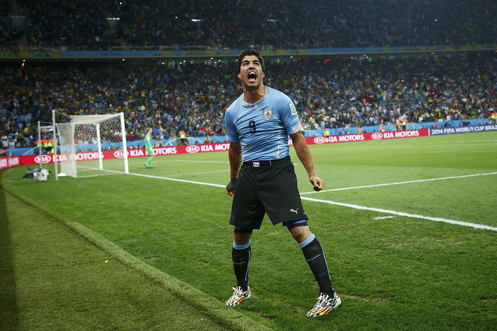 El uruguayo Luis Suárez celebra el gol de la victoria.