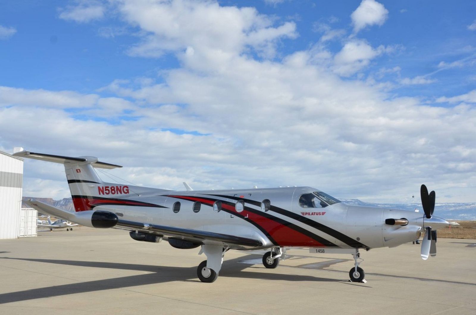 La Pilatus PC-12 en la que Amelia R. Earhart intentará dar la vuelta al mundo