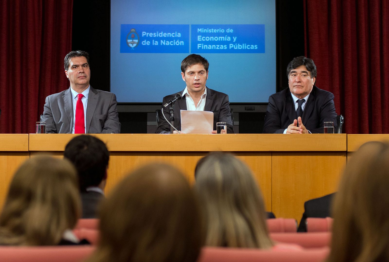 El ministro de Economía de Argentina, Axel Kicillof, durante una rueda de prensa en Buenos Aires