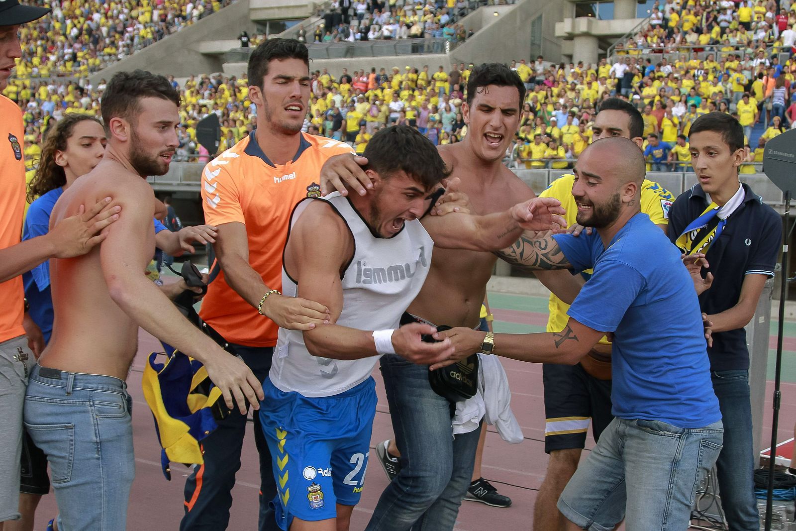 Dos meses de cárcel a los protagonistas del altercado en el partido Las  Palmas-Córdoba