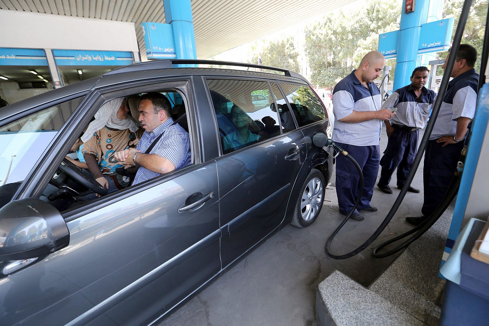 Una gasolinera en El Cairo, donde el Gobierno ha incrementado el precio del combustible hasta un 78%