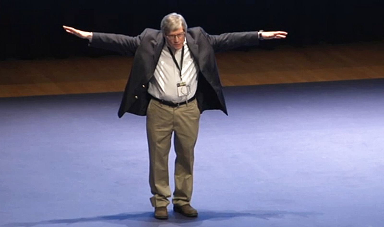 Alan Gurth durante su conferencia en el Congreso ICHEP 2014.