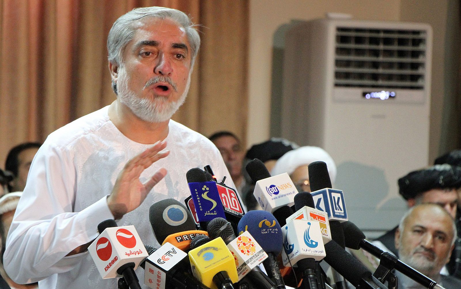 El candidato presidencial afgano, Abdulá Abdulá, durante una conferencia de prensa en Kabul el 6 de julio