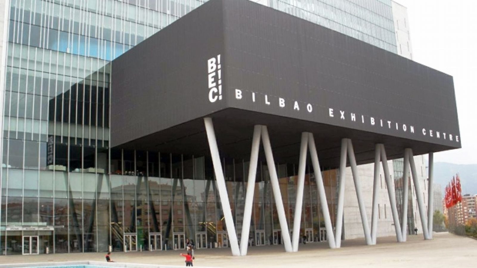 Exteriores del pabellón Bizkaia Arena.