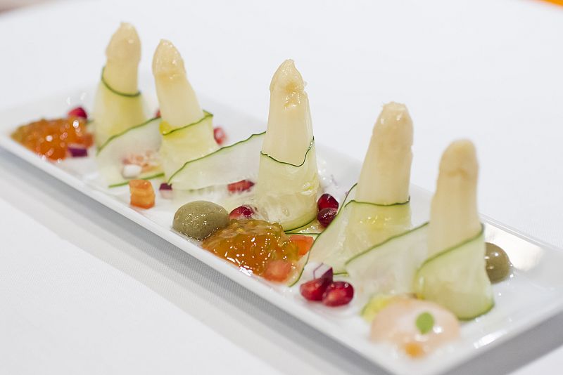 Espárragos con vinagreta de mostaza