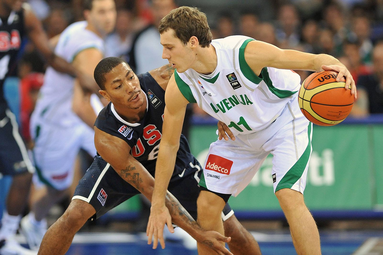 Goran Dragi¿ frente a Estados Unidos en el Mundobasket de 2010.