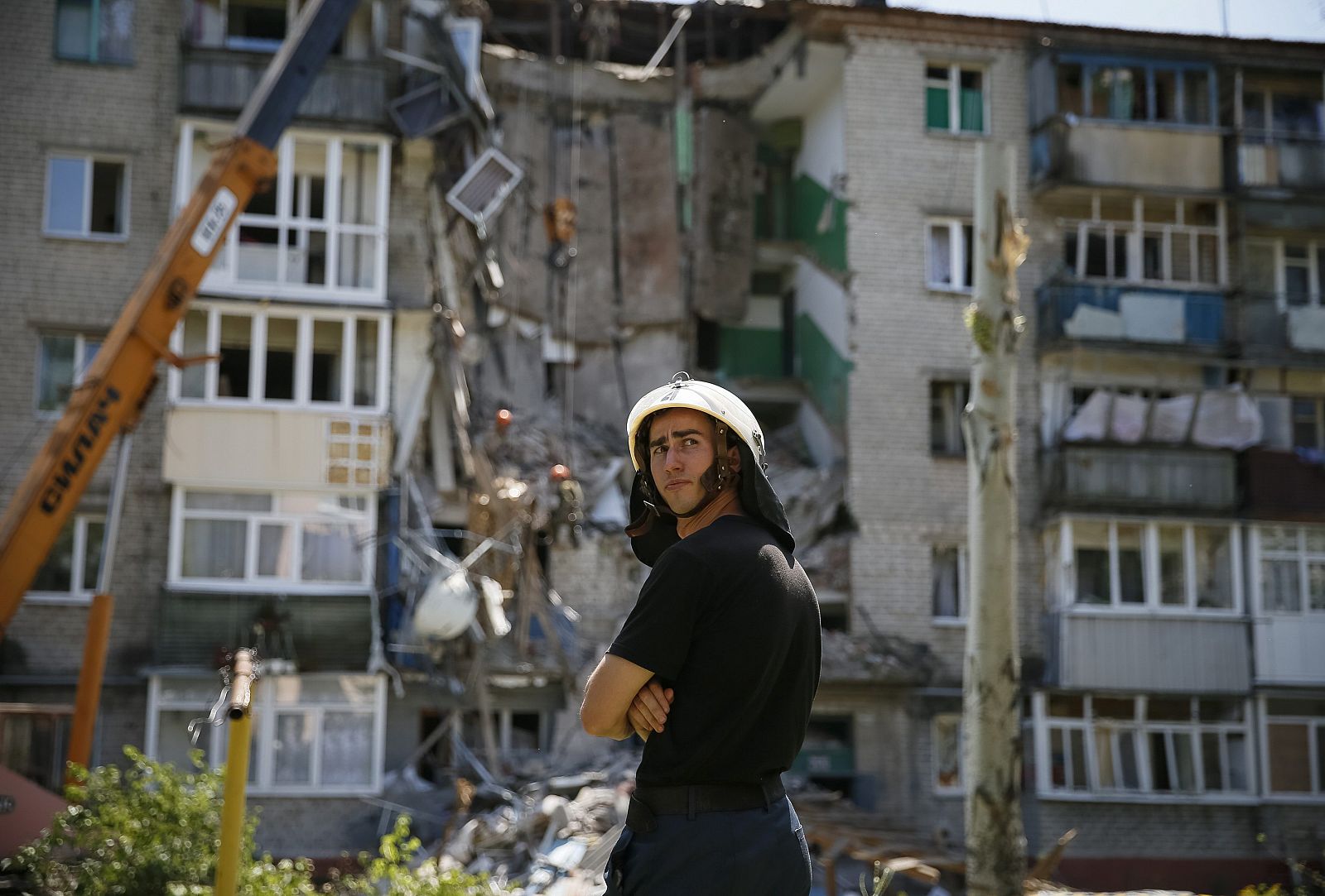 Labores de desescombro este miércoles en un edificio bombardeado en Slaviansk.