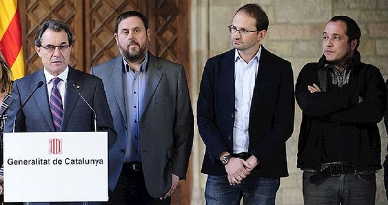 Mas con Junqueras (ERC), Herrera (ICV) y Fernández (CUP) el día que anunció la consulta