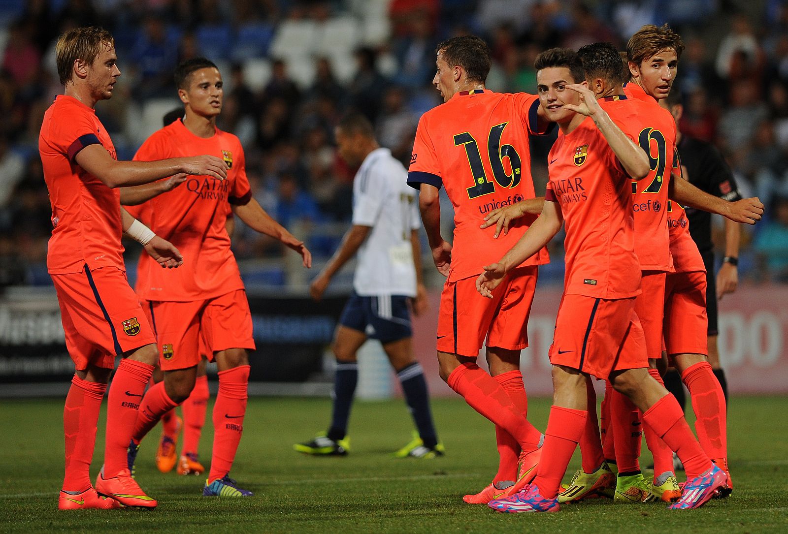 Joan Román celebra el gol de la victoria del FC Barcelona.