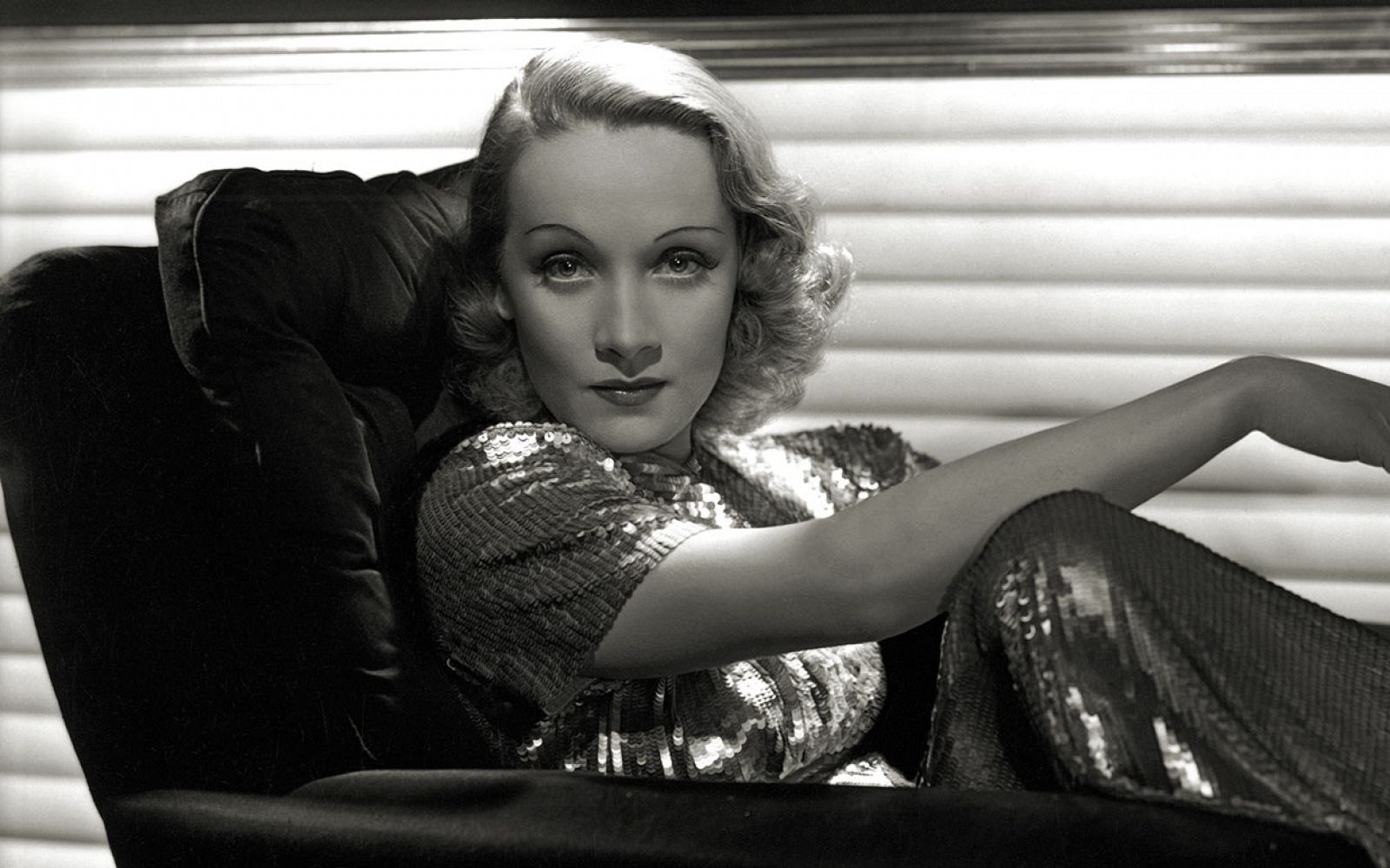 Marlene Dietrich fotografiada por Hurrell en 1937