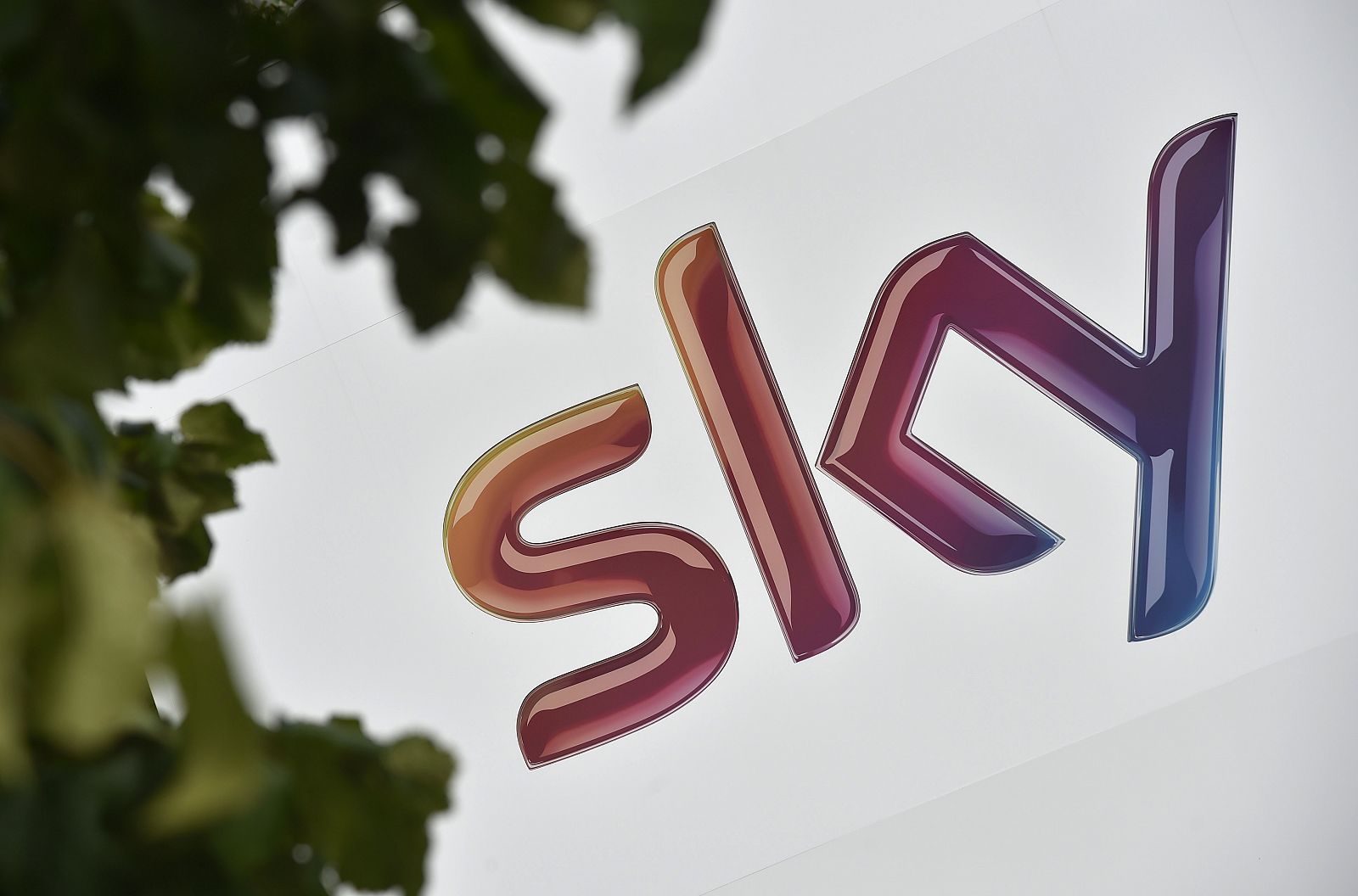 El logo de BSkyB en la sede de la compañía en Londres