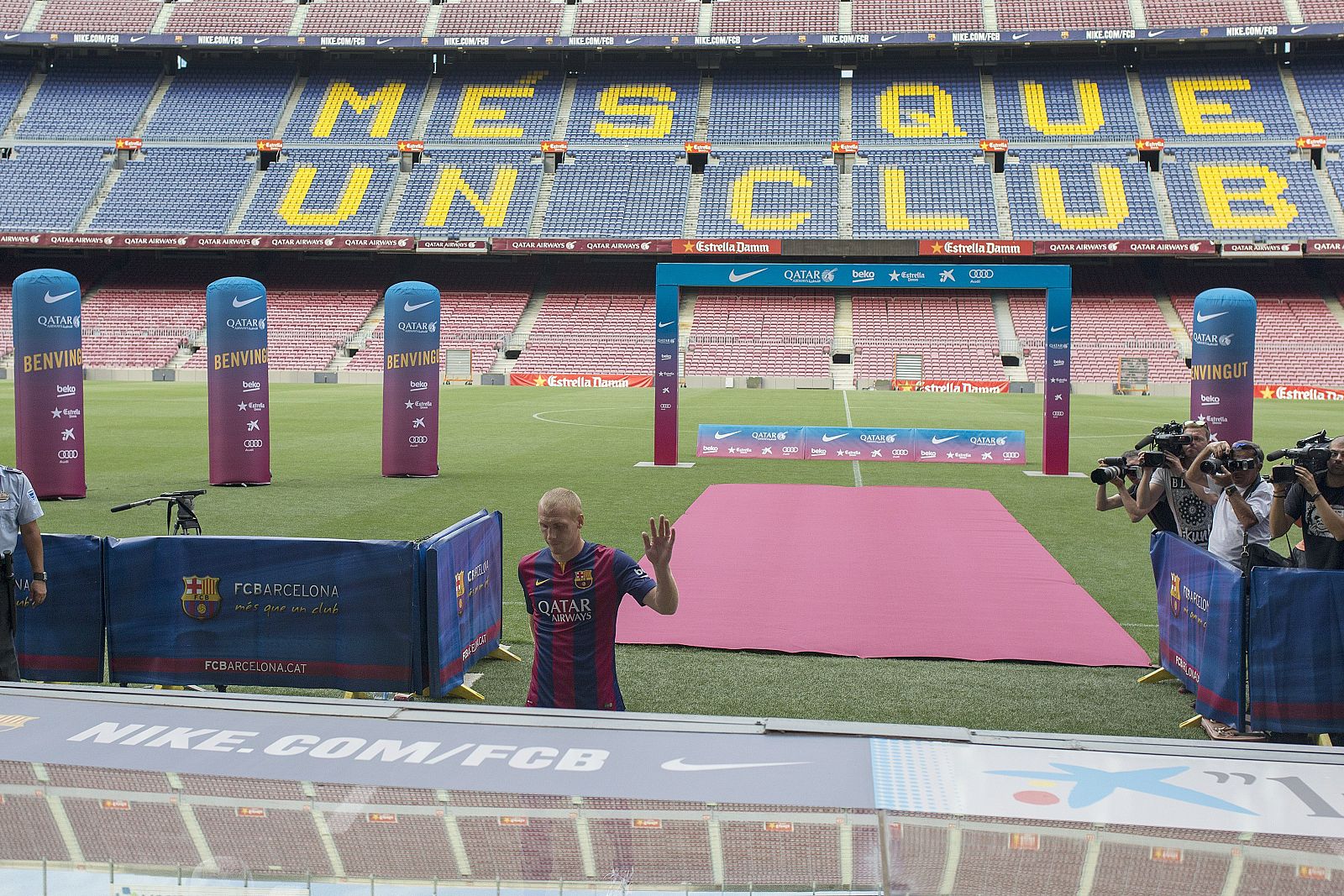 El Camp Nou, durante la presentación del jugador francés Jérémy Mathieu.