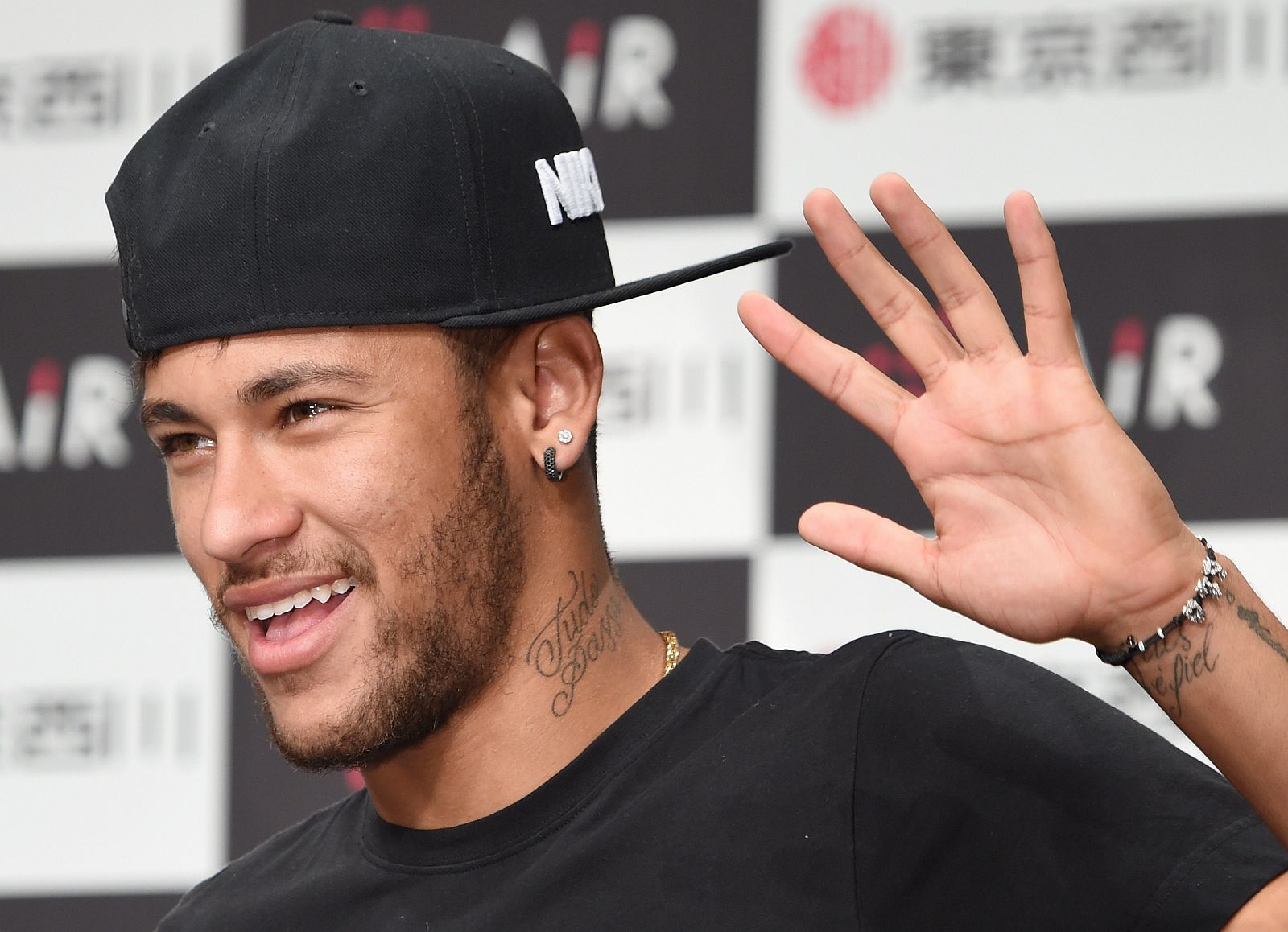 El futbolista brasileño del FC Barcelona Neymar, en un acto publicitario en Tokio.