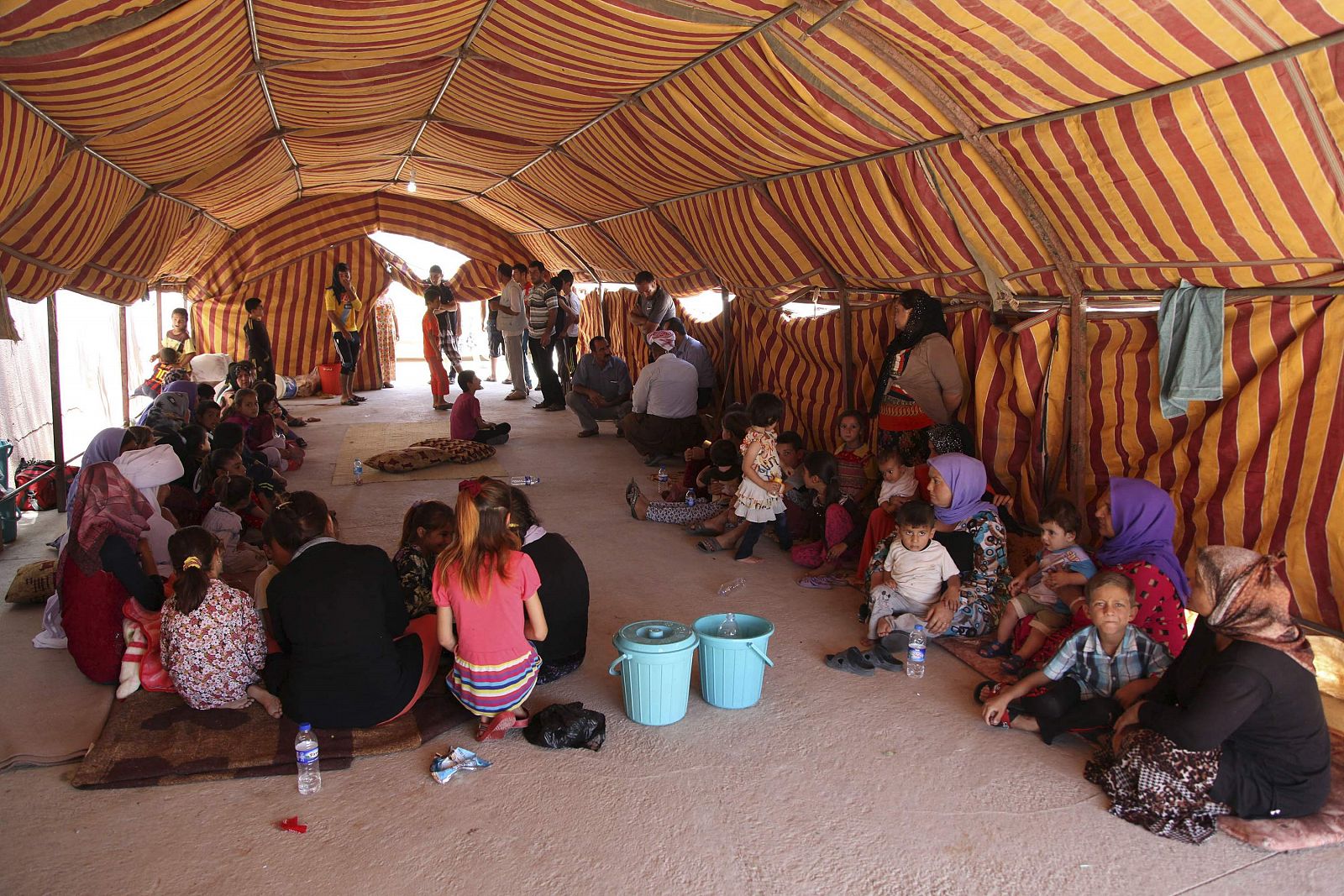 Refugiados yazidíes huidos de Sinyar en un campamento en Dohuk, en el norte de Irak.