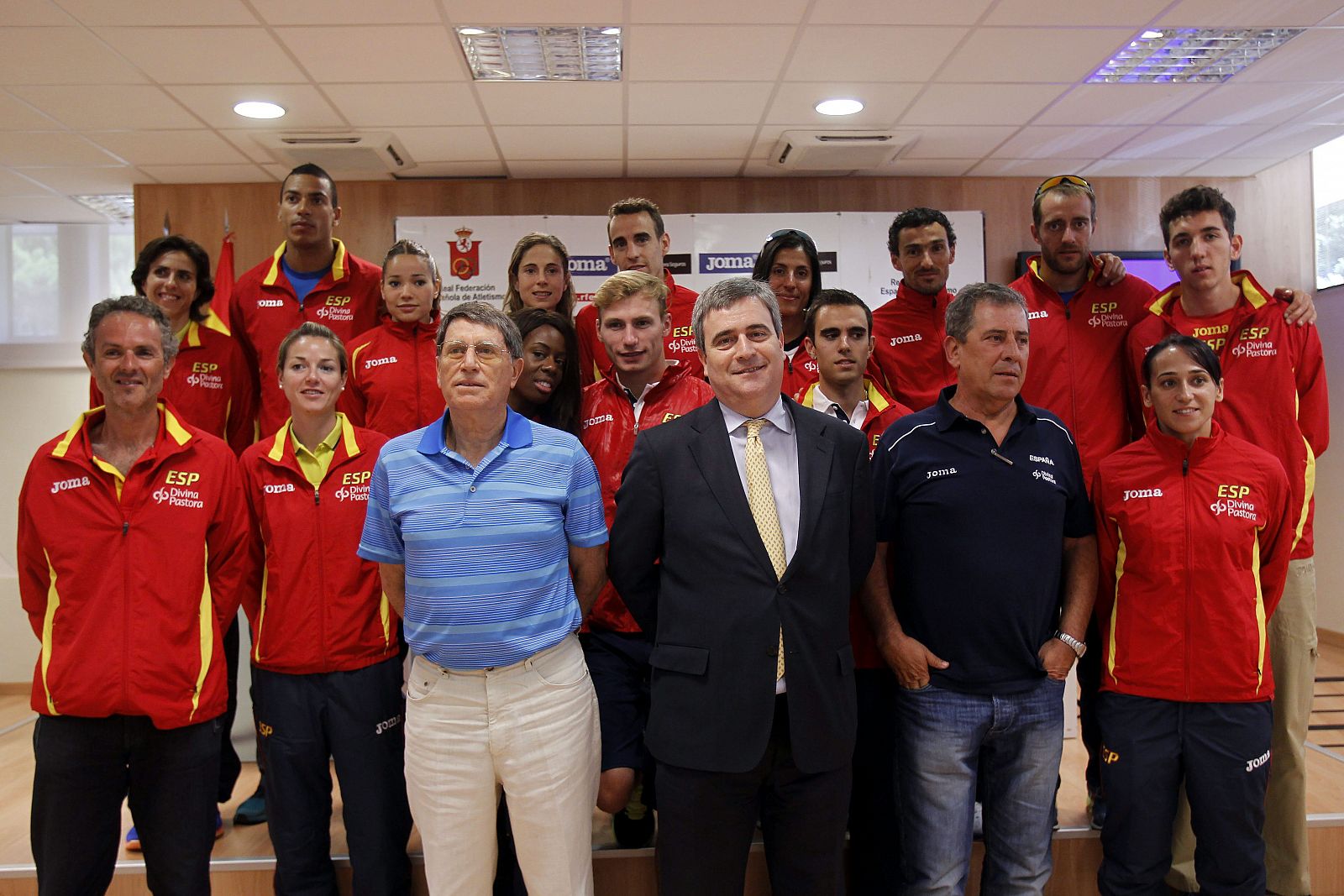 Imagen de la presentacón del grupo de atletas que han conseguido la marca mínima para los Europeos de Zúrich en la sede del CSD en Madrid.