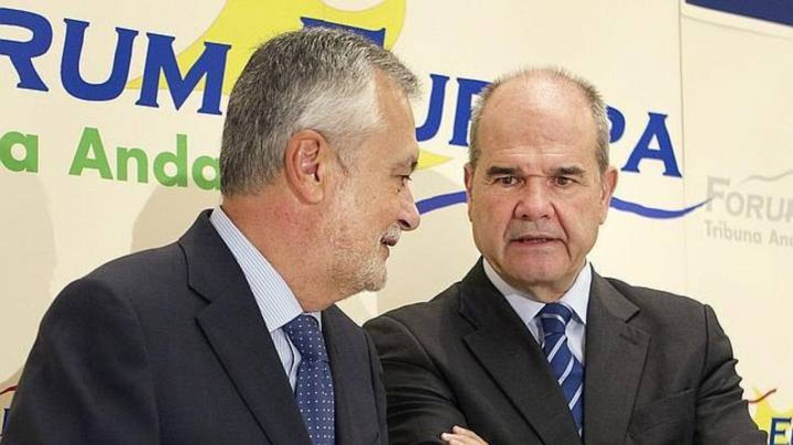 Los expresidentes de la Junta de Andalucía José Antonio Griñan y Manuel Chaves, en una imagen de 2012.