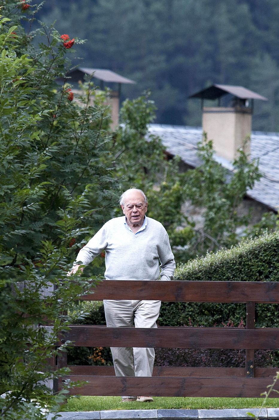 El expresidente de la Generalitat Jordi Pujol, en su residencia veraniega en Queralbs (Girona).