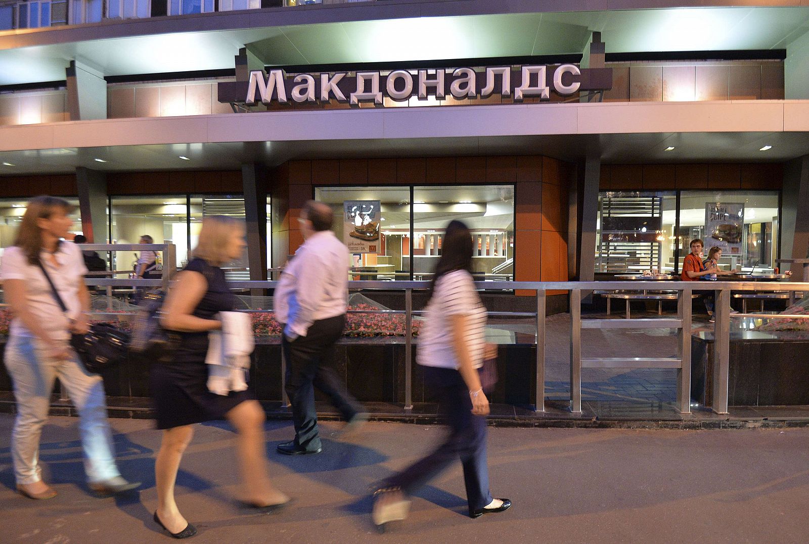 Exterior de uno de los McDonald's de Moscú cerrados por la agencia de seguridad alimentaria