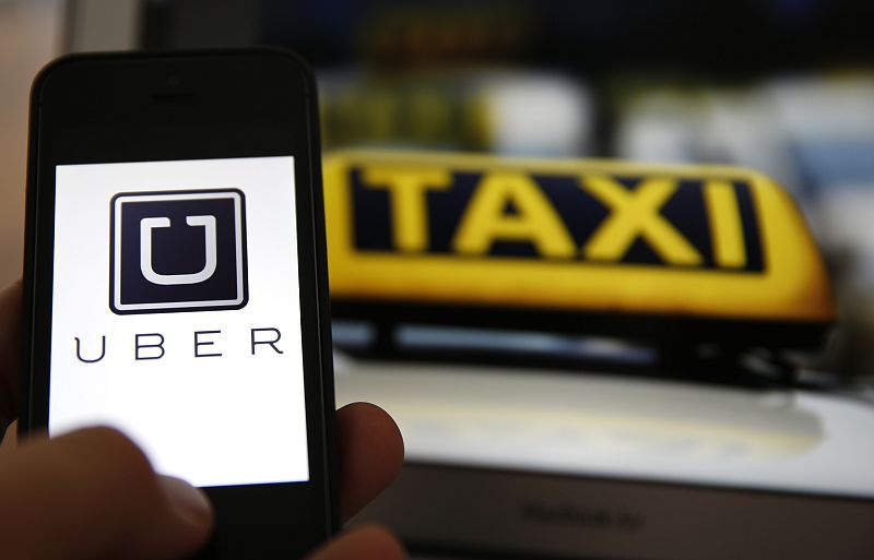 El logo de Uber en un teléfono móvil