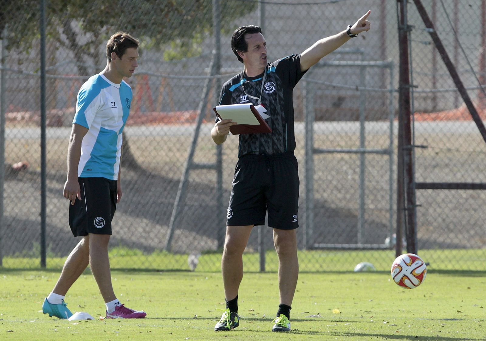 SEVILLA FC ENTRENAMIENTO PREVIO PRIMERA JORNADA FASE GRUPOS LIGA EUROPA