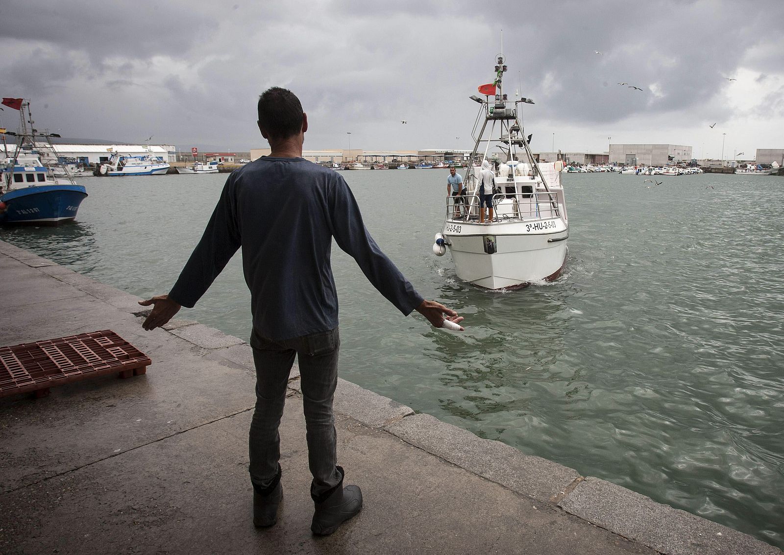 PESCADORES ESPAÑOLES DENUNCIAN SABOTAJES DE SUS COMPAÑEROS MARROQUÍES