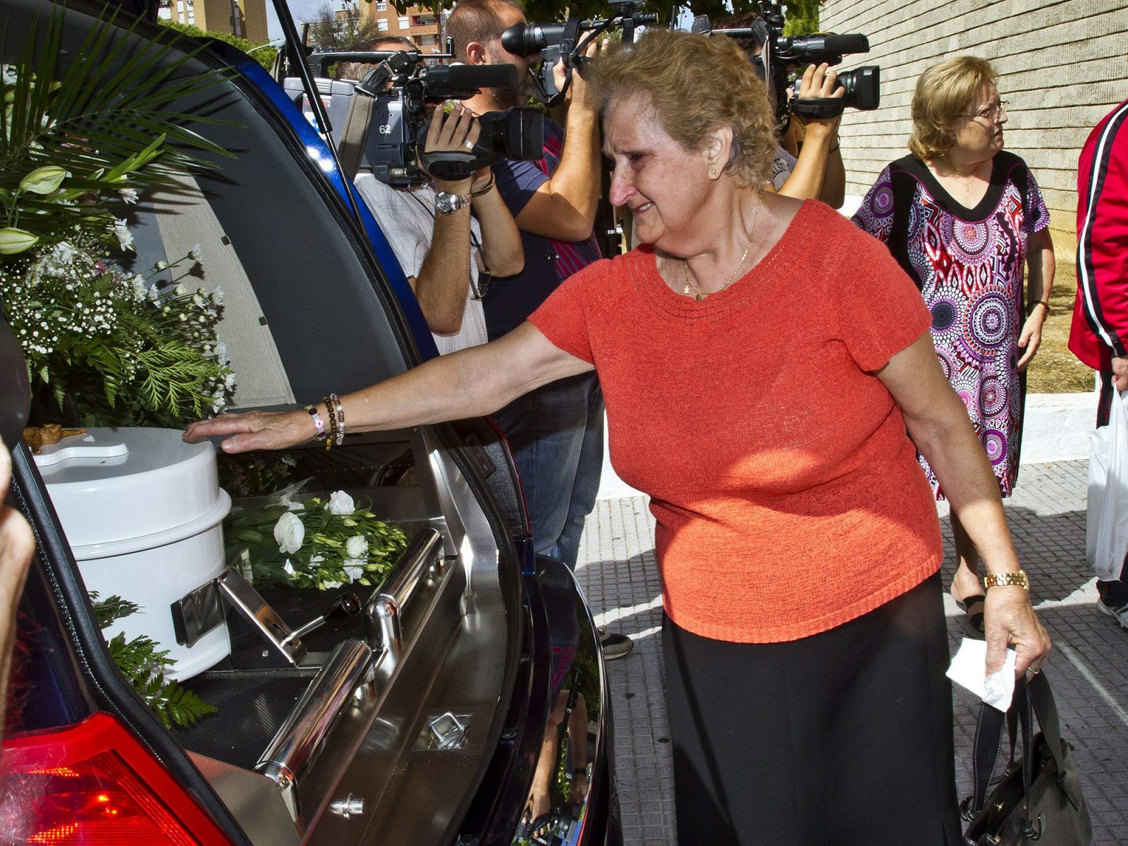 Los restos Ruth y José Bretón, asesinados por su padre, son trasladados al cementerio para ser enterrados