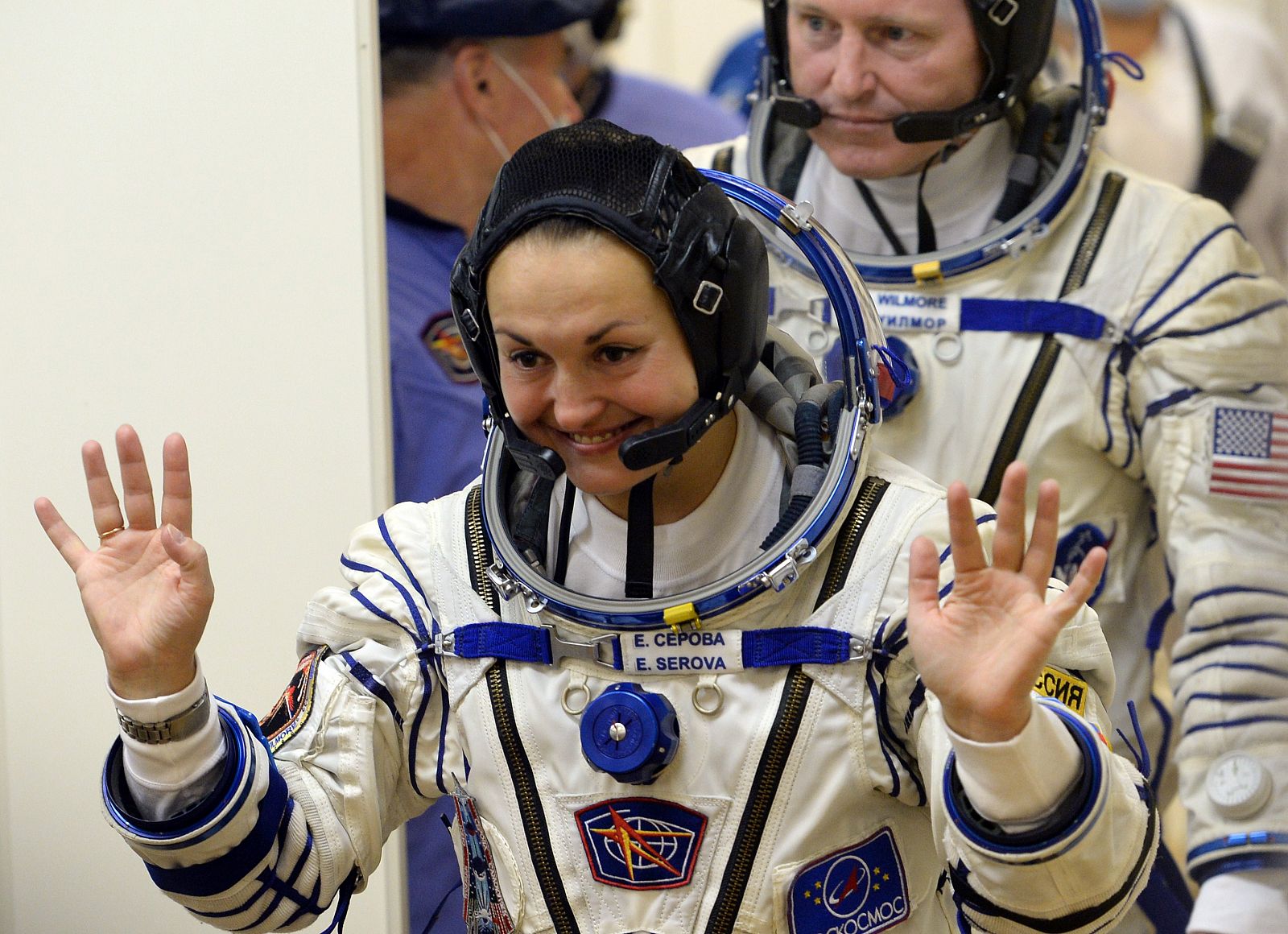 La cosmonauta rusa Yelena Serova durante la prueba de su traje espacial.