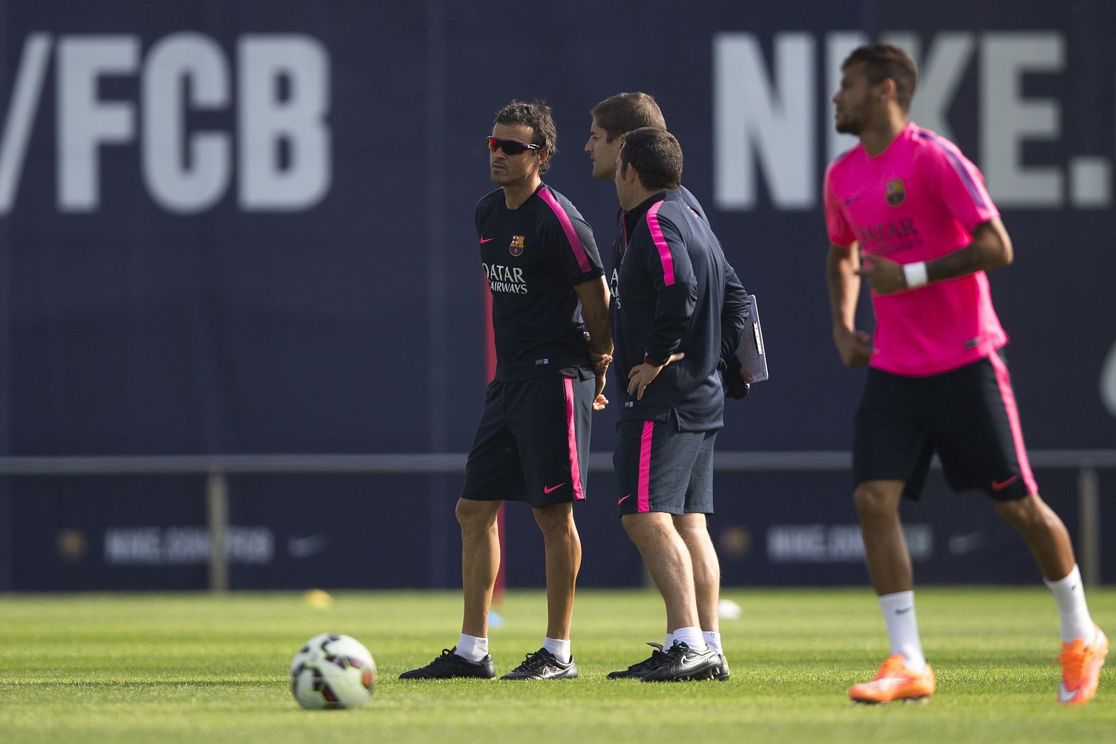 El entrenador del FC Barcelona, Luis Enrique, durante el entrenamiento.