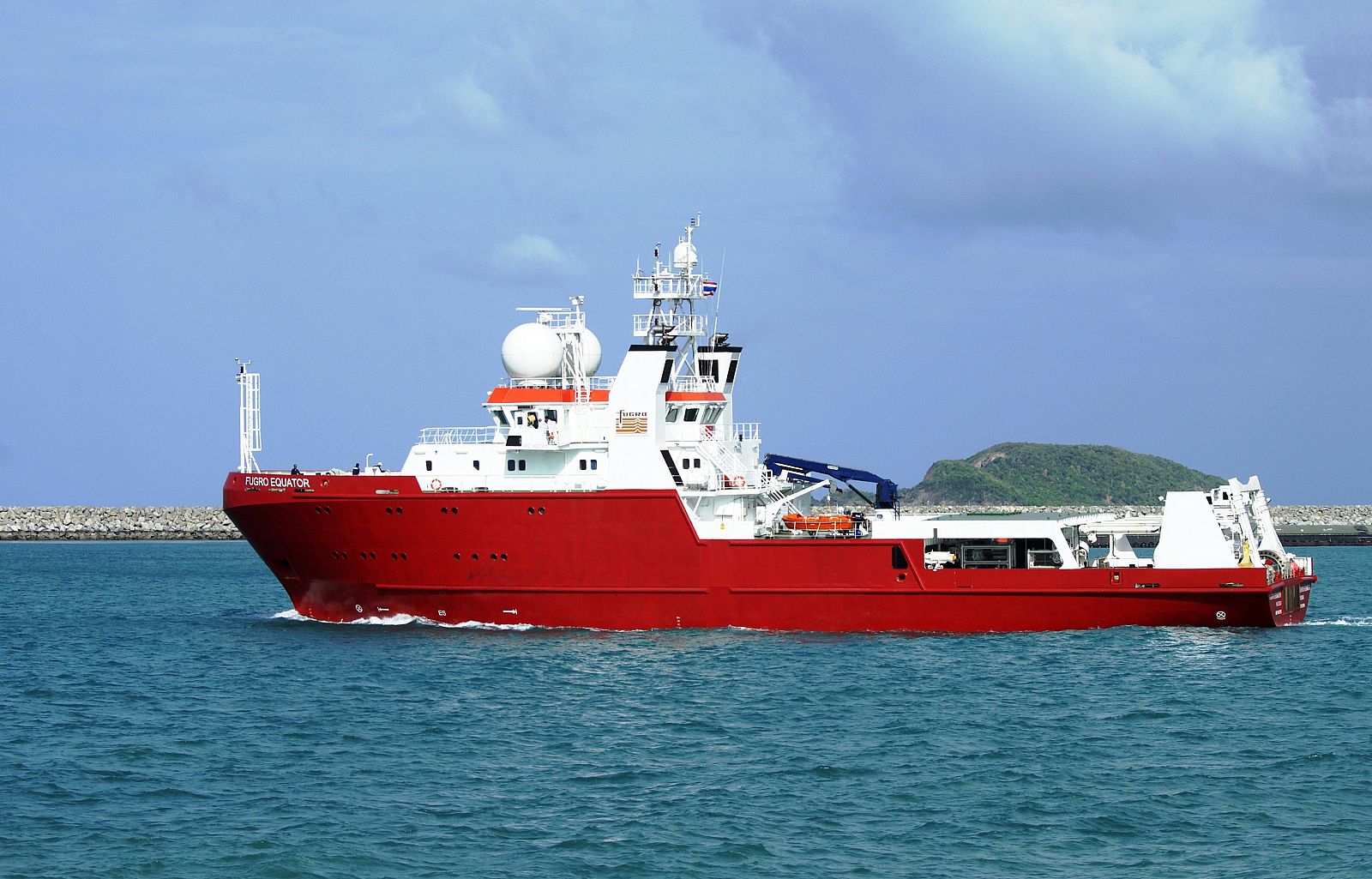 Fotografía de archivo del barco M/V Fugro Equator, que participa en las labores de búsqueda de los retos del MH370