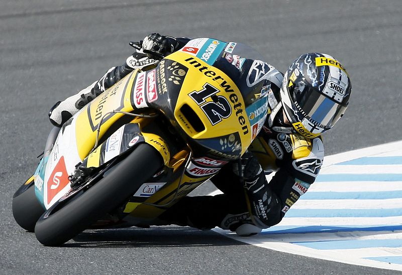 El piloto suizo de Moto 2 Thomas Luthi en el circuito de Motegi, Japón